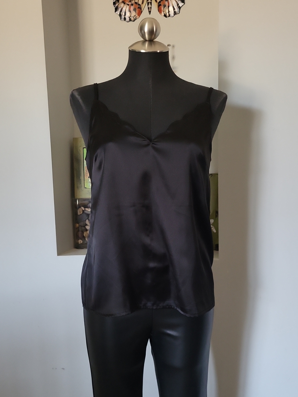 Vintage Satin Scalloped V-Neck Camisole Tank Top - Black Size Small
